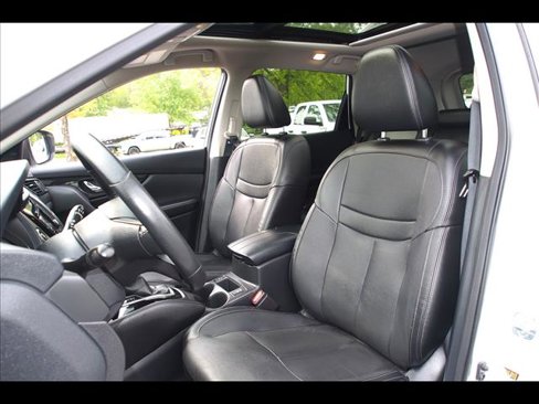 Used 2019 Nissan Rogue SL image 20