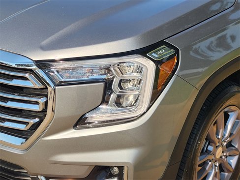 Used 2023 GMC Terrain SLT image 8