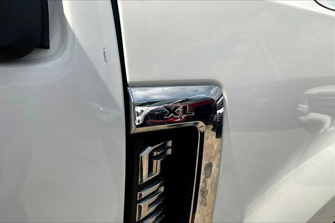 Used 2019 Ford F250 XL w/ Power Equipment Group image 9
