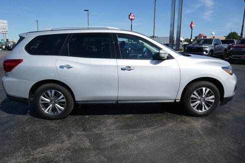 Used 2019 Nissan Pathfinder SV image 4