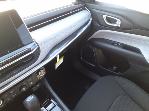 New 2025 Jeep Compass Sport image 18