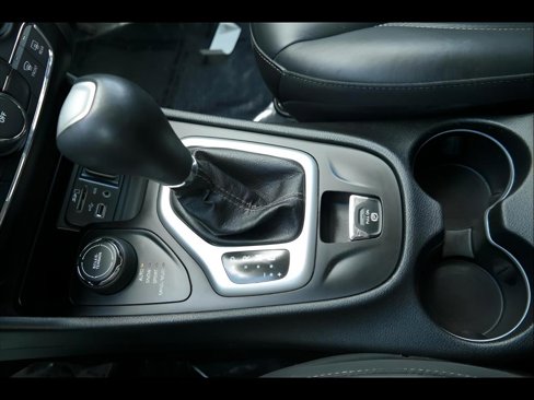 Used 2018 Jeep Cherokee Latitude Plus w/ Cold Weather Group image 21