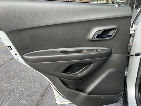 Used 2022 Chevrolet Trax LT w/ Redline Edition image 16