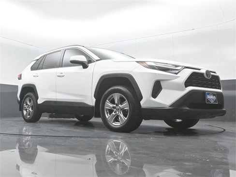 Used 2022 Toyota RAV4 XLE image 17