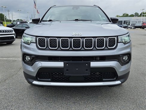 Used 2024 Jeep Compass Limited image 2