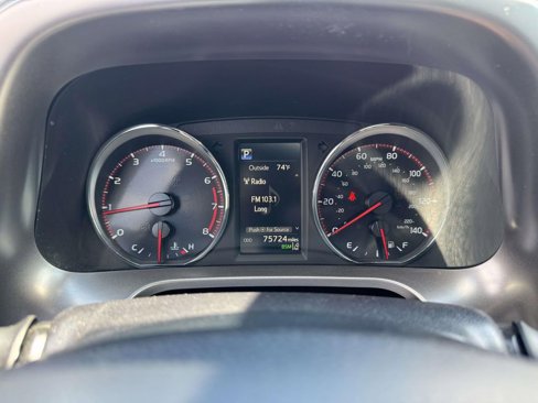 Used 2018 Toyota RAV4 SE image 18