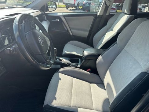 Used 2018 Toyota RAV4 XLE image 9