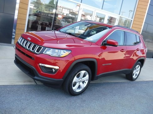 Certified 2019 Jeep Compass Latitude w/ Cold Weather Group image 1