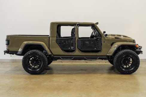 Used 2025 Jeep Gladiator Sport image 7