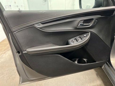Used 2017 Chevrolet Impala LT w/ Convenience Package image 10