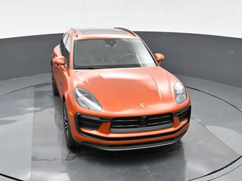 Certified 2025 Porsche Macan image 32