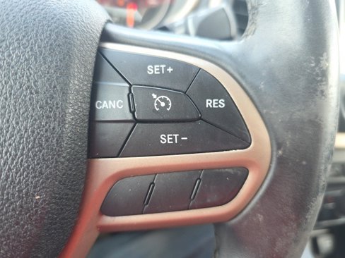 Used 2017 Jeep Cherokee Latitude w/ Comfort/Convenience Group image 17