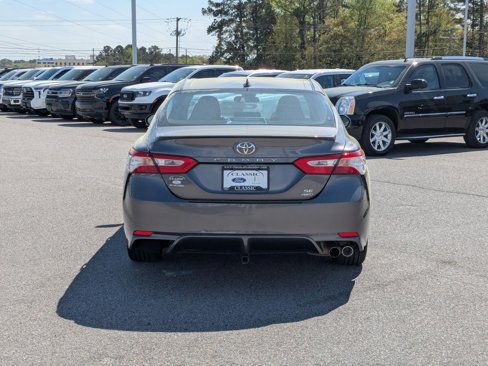 Used 2020 Toyota Camry SE w/ Cold Weather Package image 6