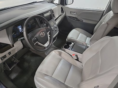 Used 2015 Toyota Sienna XLE image 17