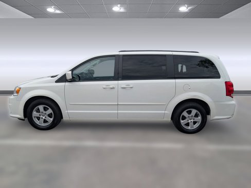 Used 2013 Dodge Grand Caravan SXT image 2