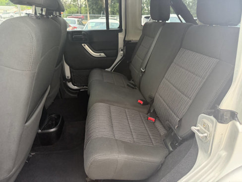 Used 2012 Jeep Wrangler Unlimited Rubicon w/ Connectivity Group image 32