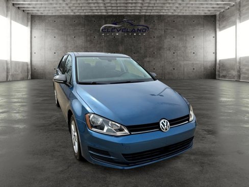 Used 2017 Volkswagen Golf S image 1