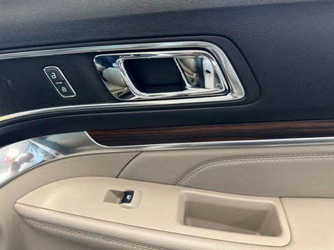 Used 2019 Ford Explorer Limited w/ Ford Safe & Smart Package image 54