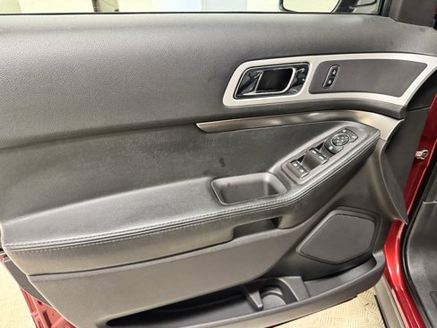 Used 2015 Ford Explorer XLT w/ Equipment Group 202B image 8