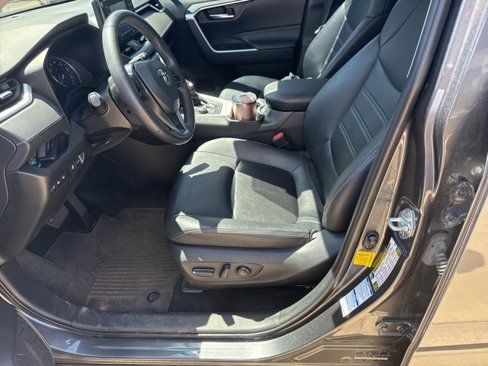 Used 2021 Toyota RAV4 XLE Premium image 7