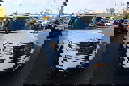 Used 2019 Ford Explorer XLT w/ Equipment Group 202A image 4