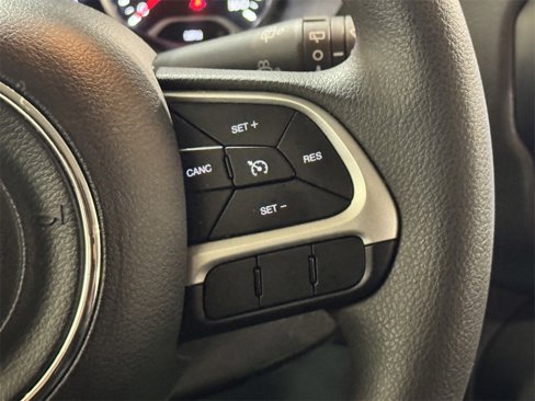 Used 2023 Jeep Renegade Latitude image 34