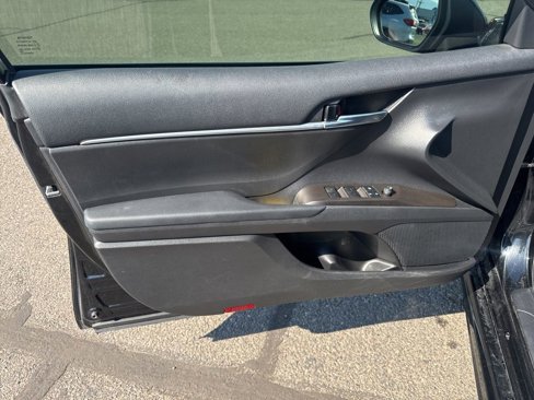 Used 2022 Toyota Camry SE image 19