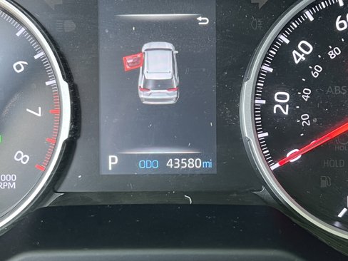 Used 2022 Toyota RAV4 XLE Premium image 20