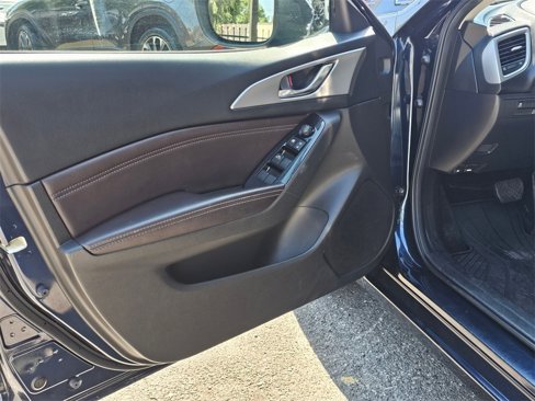 Used 2018 MAZDA MAZDA3 Touring image 22