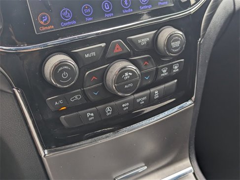 Used 2020 Jeep Grand Cherokee Altitude image 22