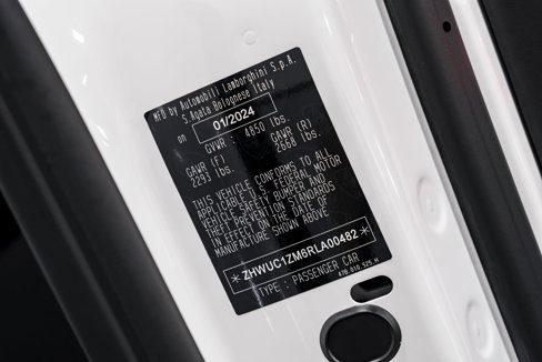 Used 2024 Lamborghini Revuelto image 10