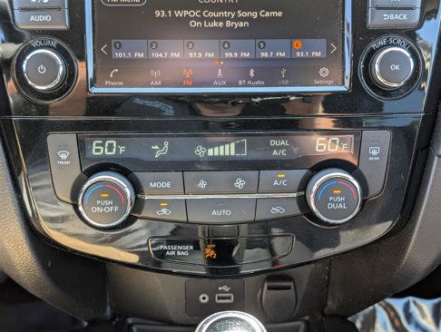 Used 2018 Nissan Rogue SV image 26