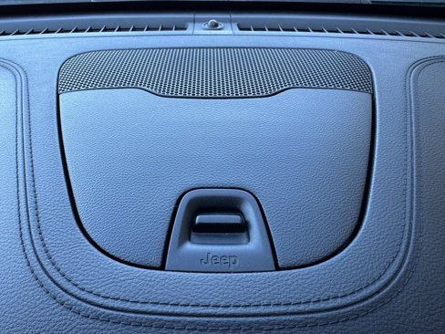 Used 2017 Jeep Cherokee Latitude w/ Comfort/Convenience Group image 32