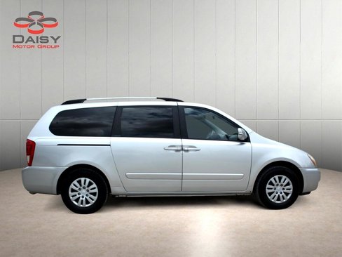 Used 2012 Kia Sedona LX image 4