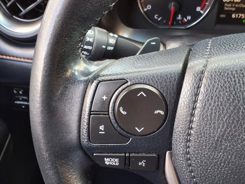 Used 2018 Toyota RAV4 SE image 23