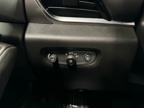 Used 2018 Chevrolet Traverse LT image 38