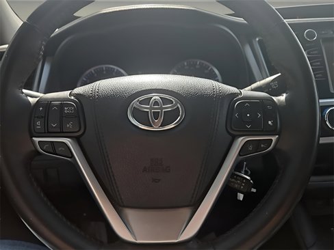 Used 2017 Toyota Highlander Plus image 23