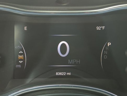 Used 2021 Jeep Grand Cherokee Laredo image 4