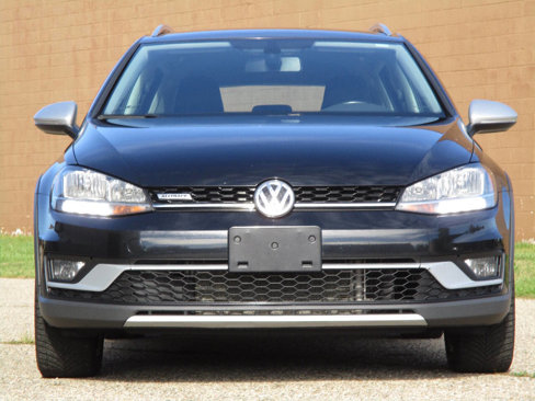 Used 2019 Volkswagen Golf Alltrack S image 2