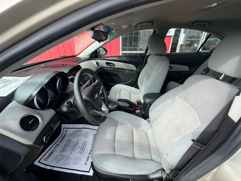 Used 2013 Chevrolet Cruze LT image 9