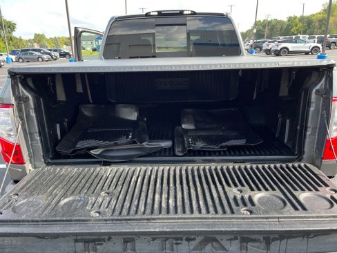 Used 2018 Nissan Titan S image 21