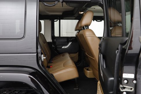 Used 2017 Jeep Wrangler Unlimited Rubicon w/ Connectivity Group image 32