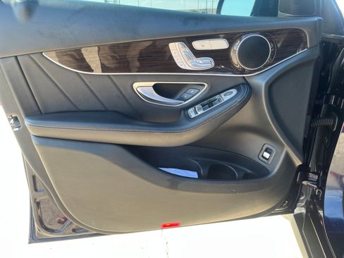 Used 2018 Mercedes-Benz GLC 300 4MATIC w/ Multimedia Package image 27