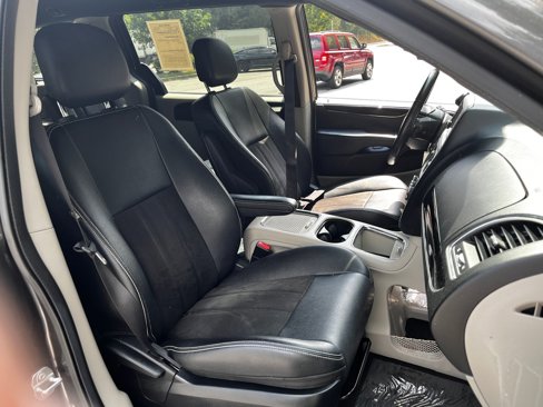 Used 2019 Dodge Grand Caravan SXT image 32