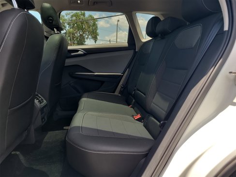 Used 2024 Volkswagen Taos SE w/ Panoramic Sunroof Package image 12