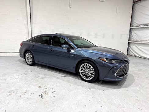 Used 2020 Toyota Avalon Limited image 5