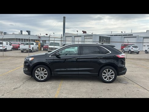 Used 2022 Ford Edge Titanium image 3