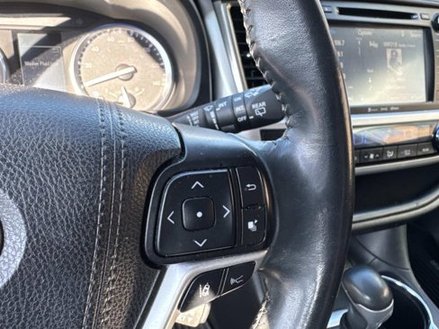 Used 2019 Toyota Highlander SE image 27