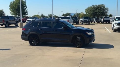Used 2023 Volkswagen Atlas SE w/ Black Wheel Package image 9