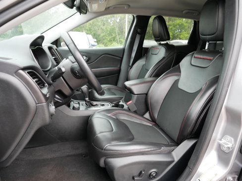 Used 2019 Jeep Cherokee Trailhawk w/ Cold Weather Group image 34